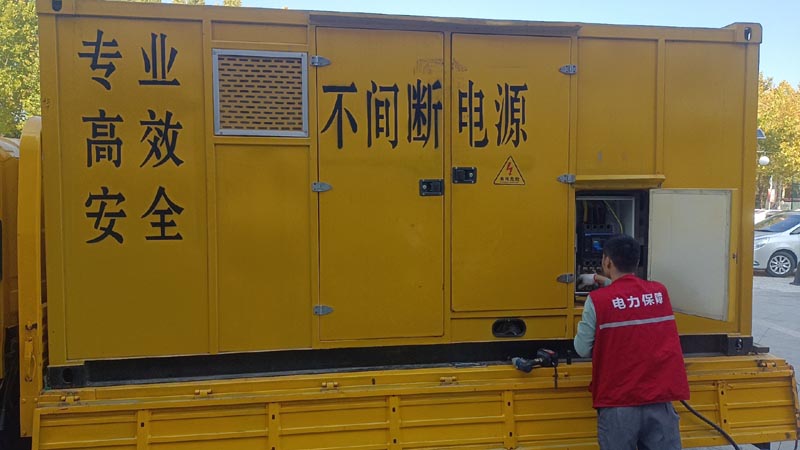 莱西柴油发电机组和UPS电源配合使用时，如何避免切换过程中的电力中断？